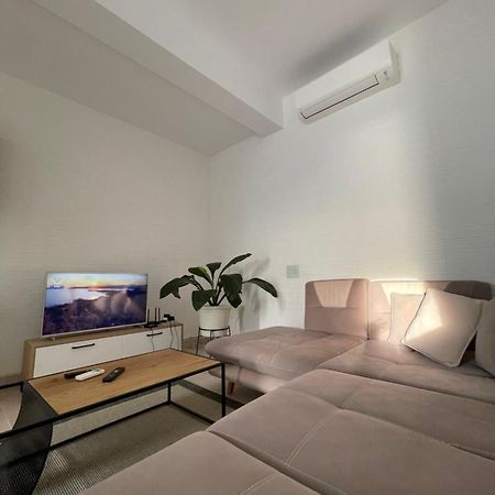 Perla Luxury Apartment - Private Patio & Parking Vlore Bagian luar foto
