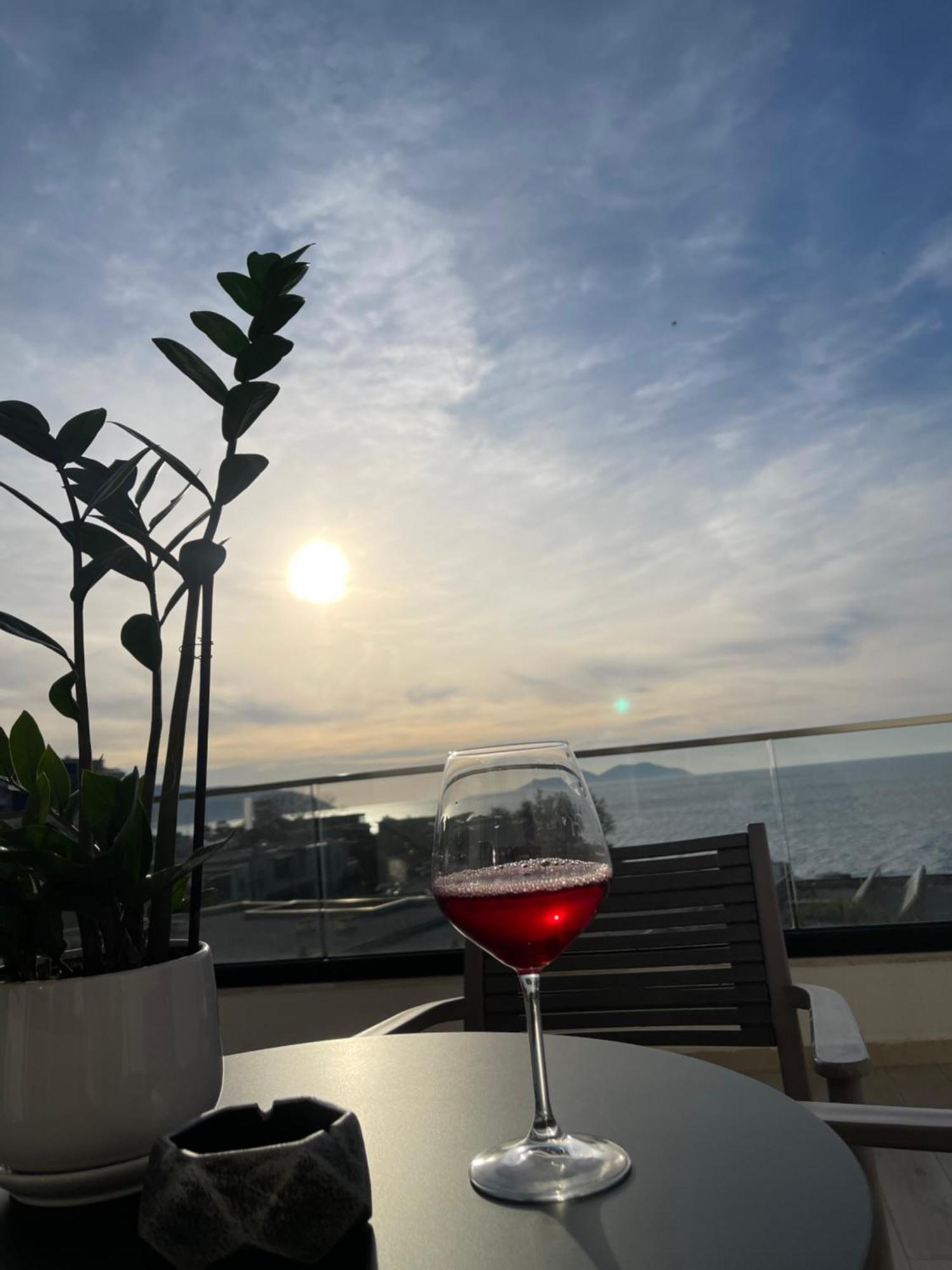 Perla Luxury Apartment - Private Patio & Parking Vlore Bagian luar foto