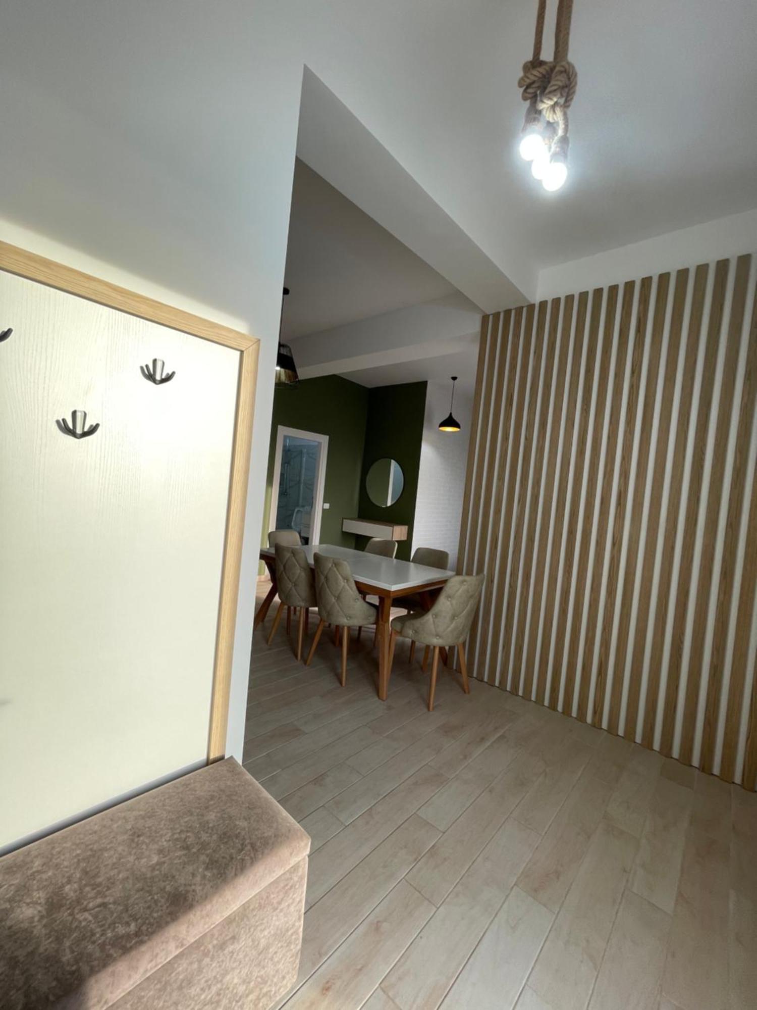 Perla Luxury Apartment - Private Patio & Parking Vlore Bagian luar foto