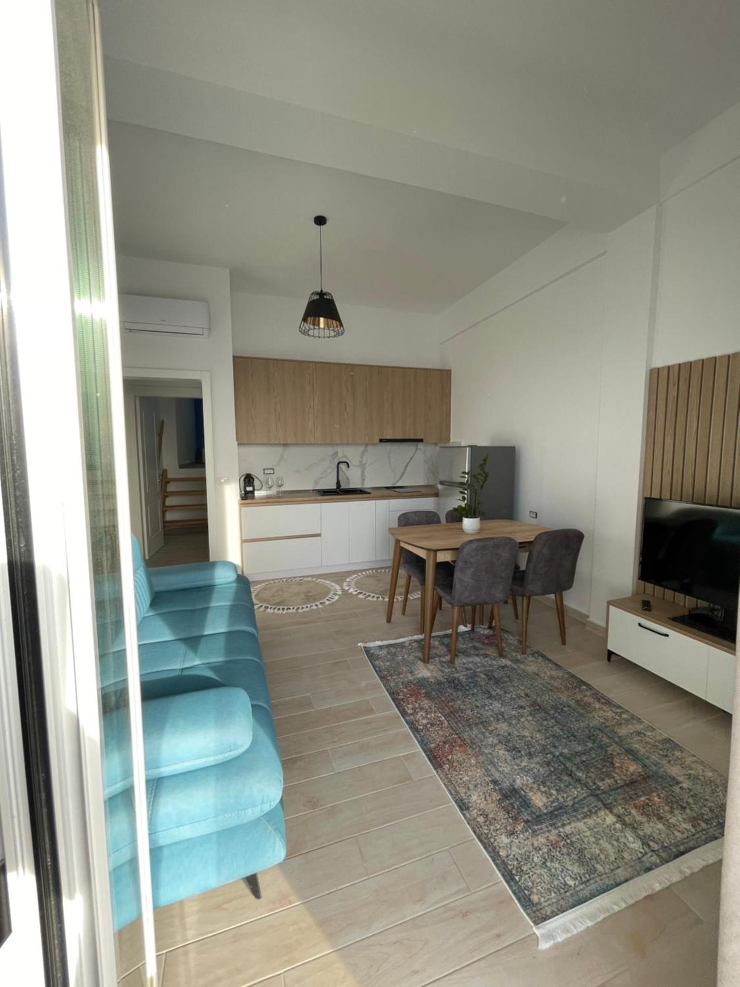 Perla Luxury Apartment - Private Patio & Parking Vlore Bagian luar foto
