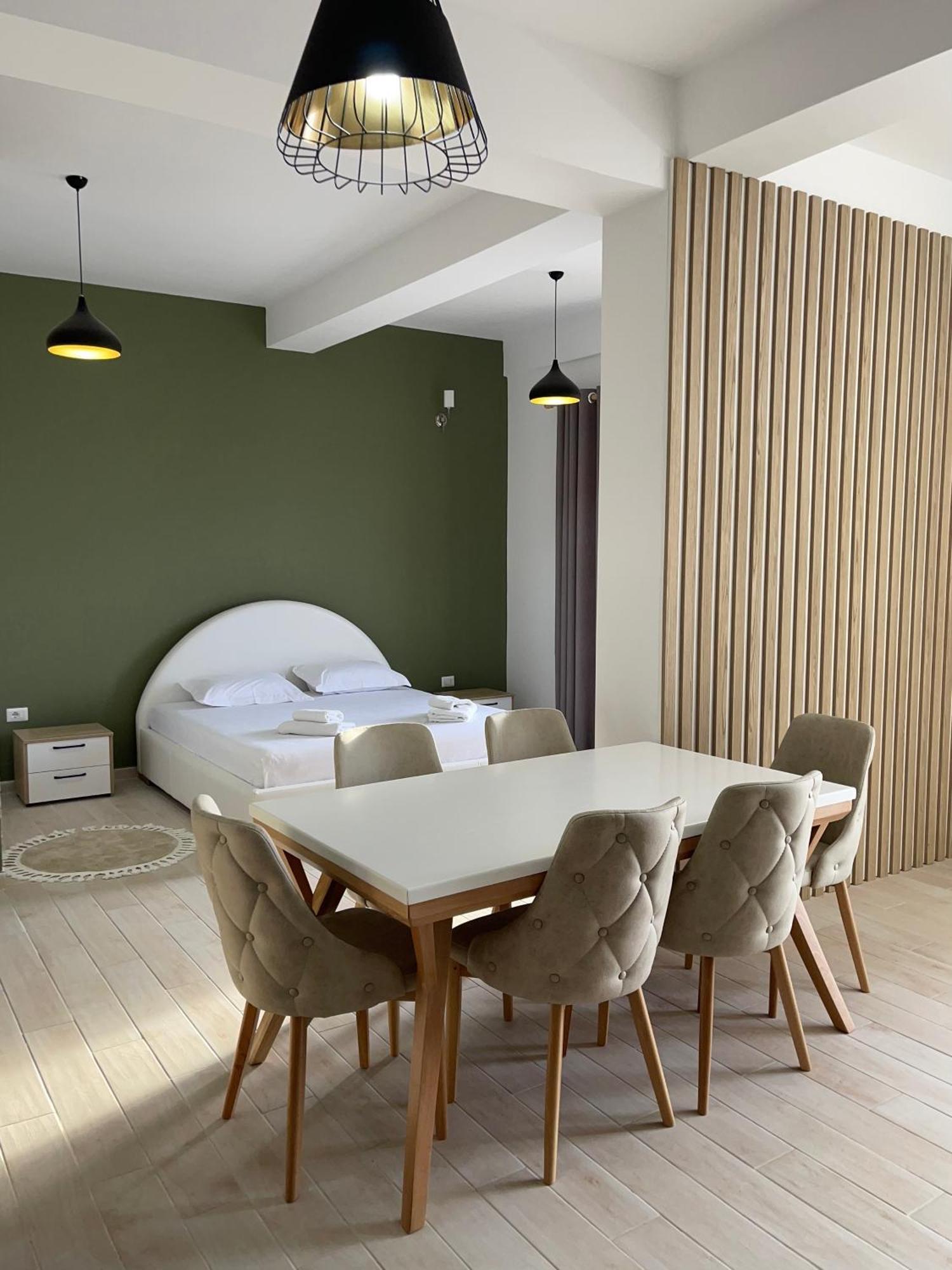 Perla Luxury Apartment - Private Patio & Parking Vlore Bagian luar foto