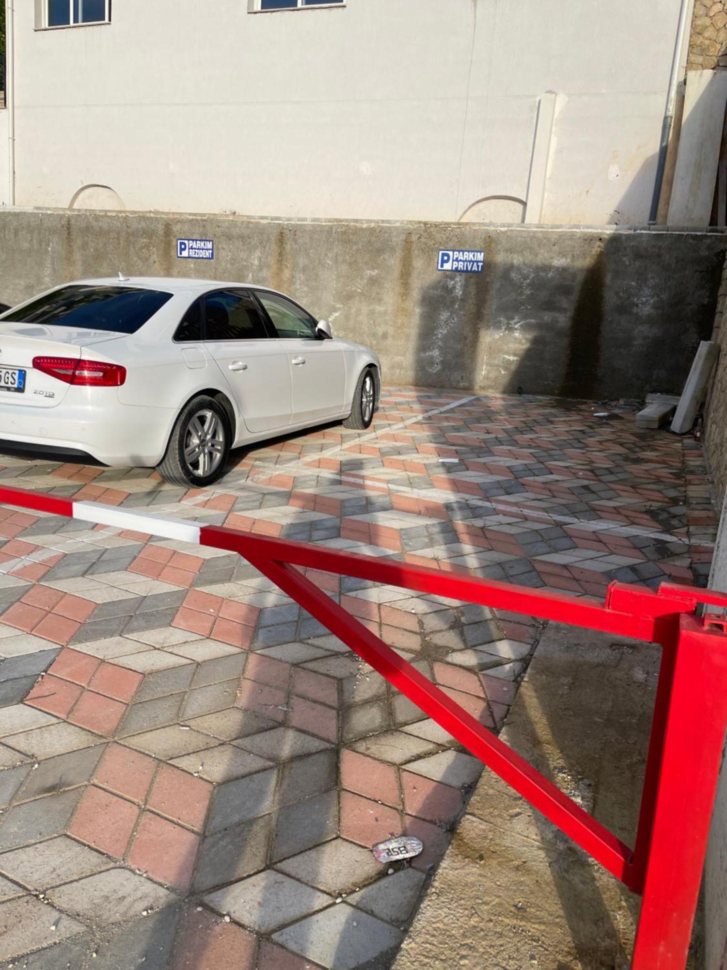 Perla Luxury Apartment - Private Patio & Parking Vlore Bagian luar foto